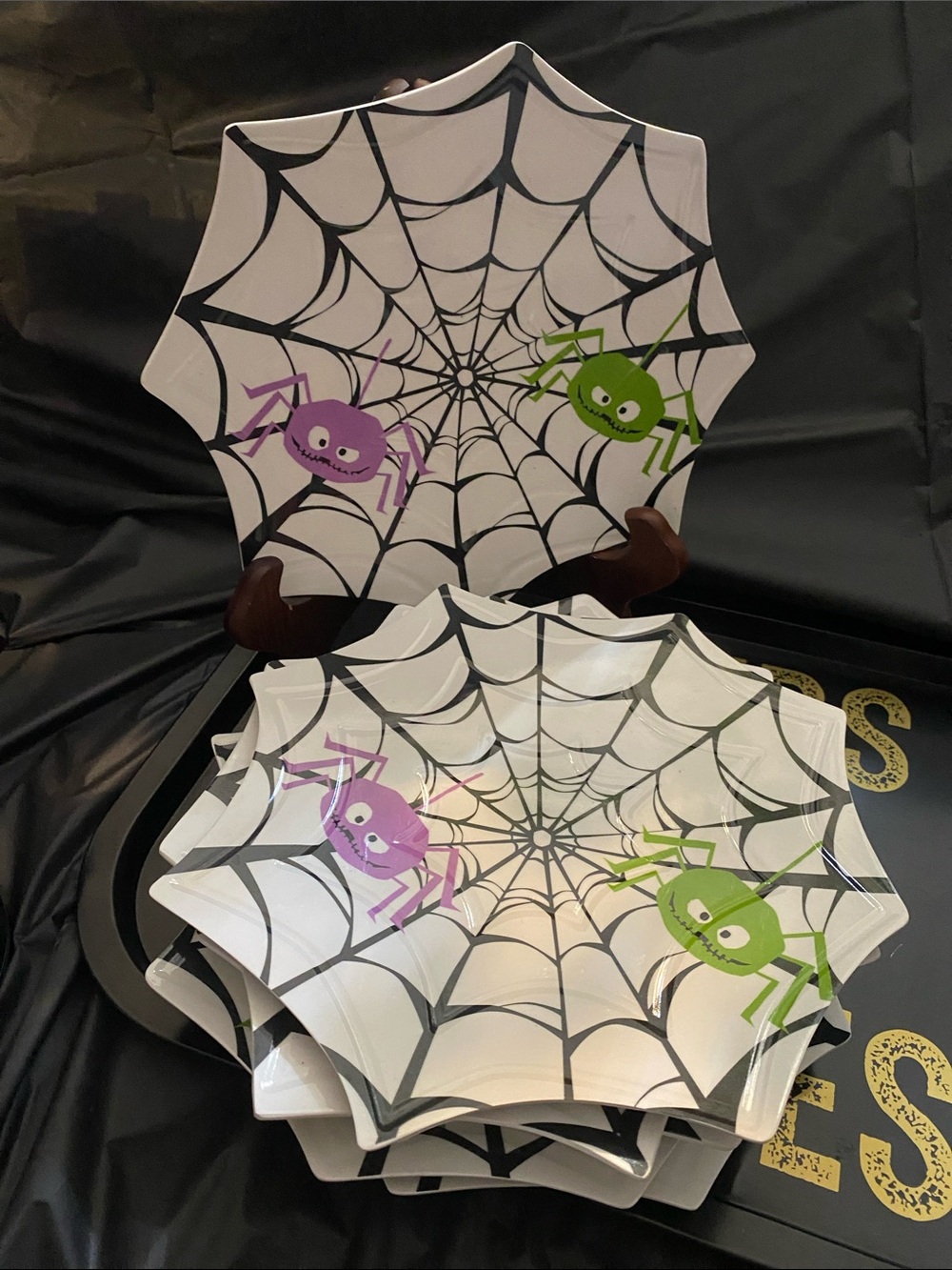 Target 2010 9” Halloween Plates, Set of 6, Blk & White w/Purple & Green🕷️Spiders